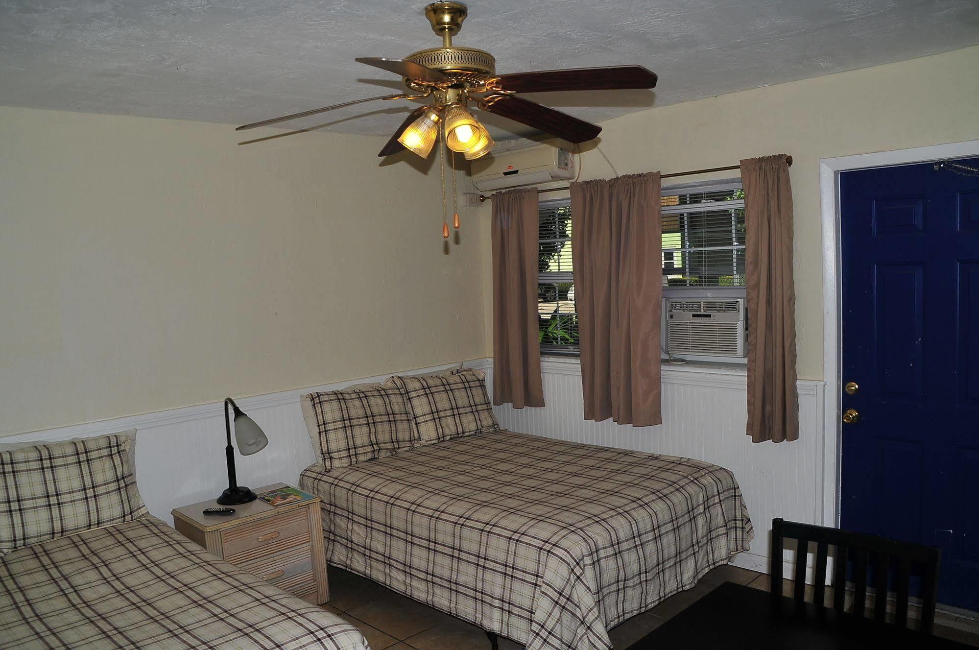 Conch On Inn Motel Tavernier Экстерьер фото
